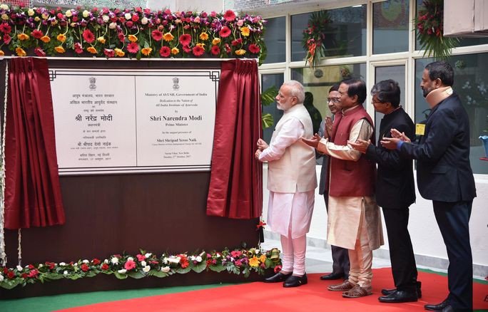 भगवान धन्वंतरि की जयंती पर राष्ट्र को आयुर्वेद ‘एम्स’ का तोहफा