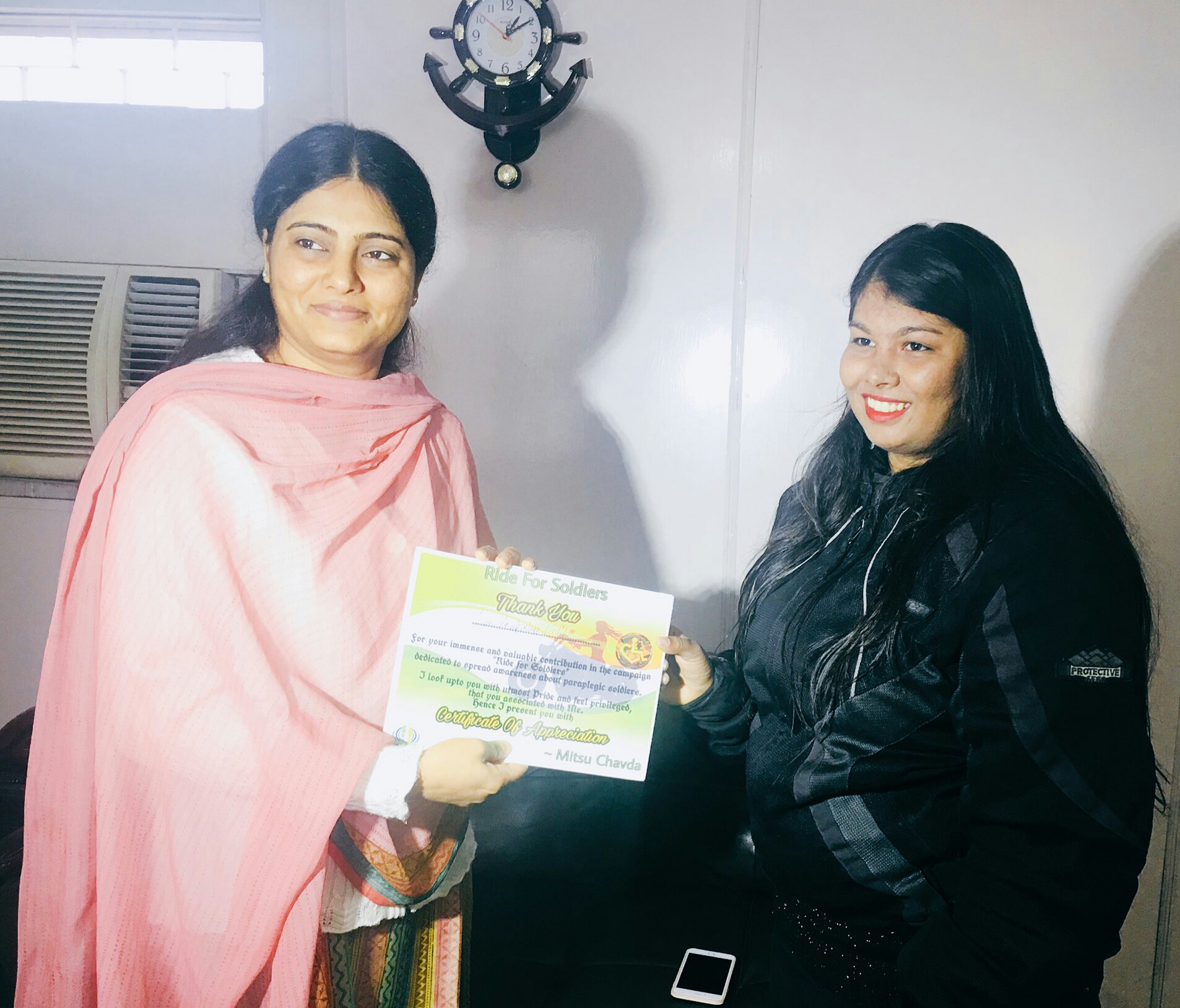 युद्ध में घायल सैनिक के सम्मान के लिए 17 हजार किमी की लंबी यात्रा कर रही हैं बाइकर मित्सु चावड़ा