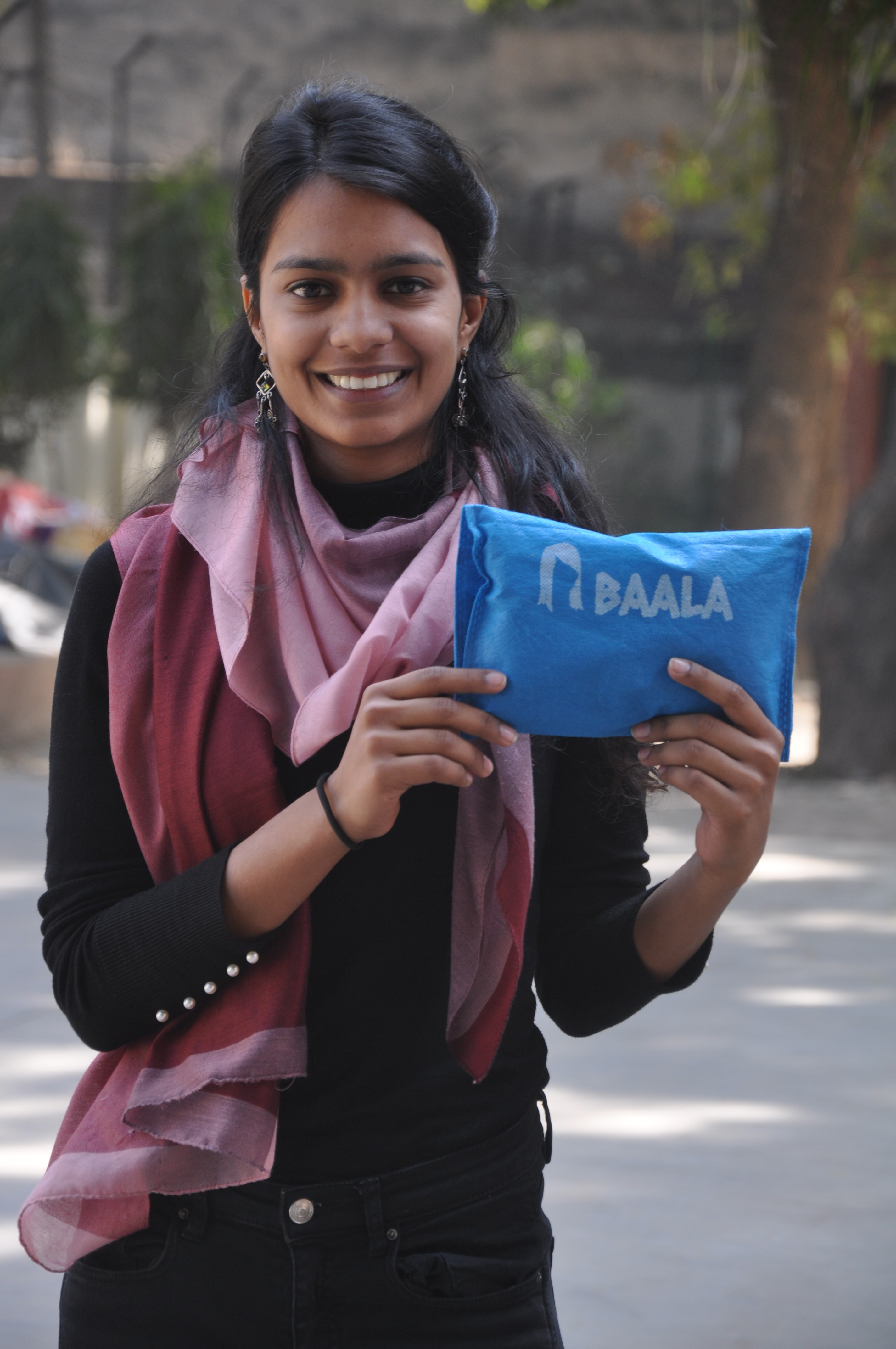 दिल्ली की पैडगर्ल सौम्या ने दोबारा इस्तेमाल होने वाला बनाया पैड