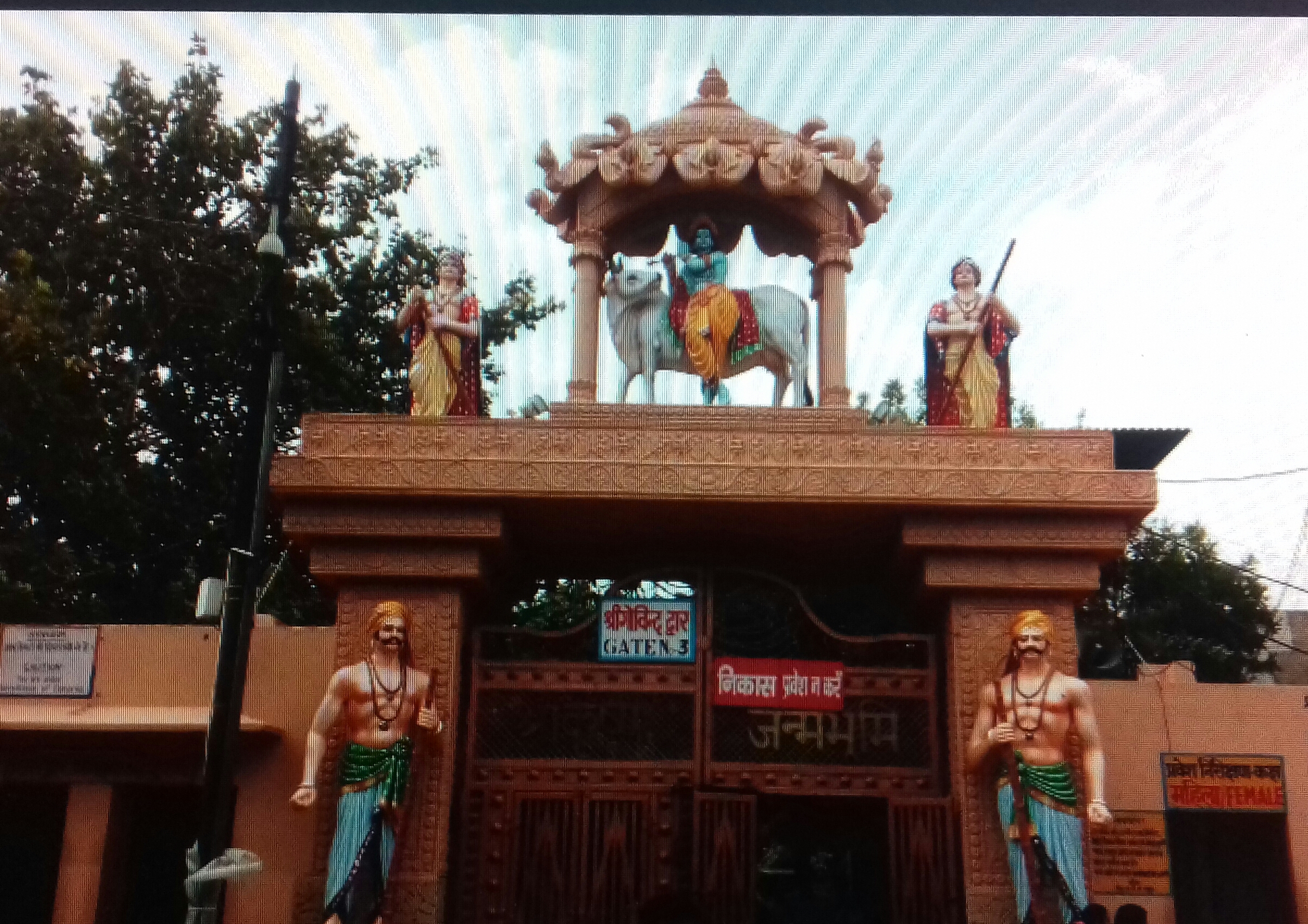 मथुरा कैसे पहुंचे, बस, ट्रेन, टैक्सी अथवा फ्लाइट